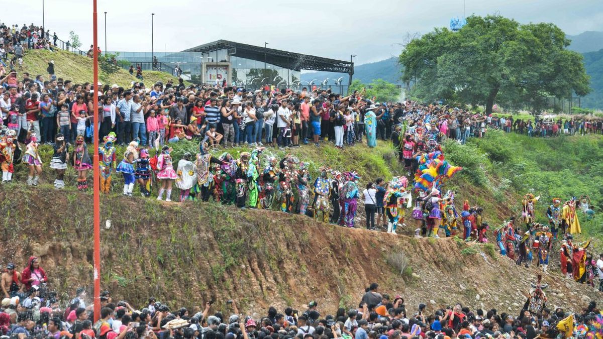 Estalló la Ciudad Cultural con el simulacro de la bajada de los Diablos