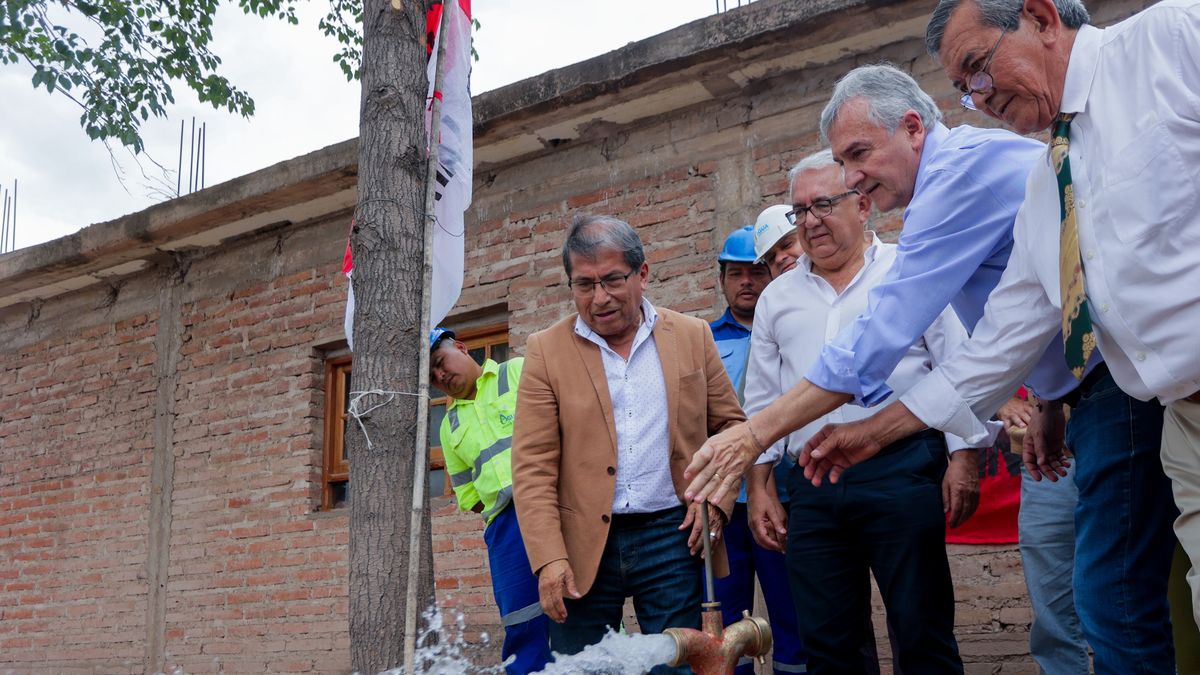 El gobernador Morales inauguró obra de agua que beneficiará a 250 familias