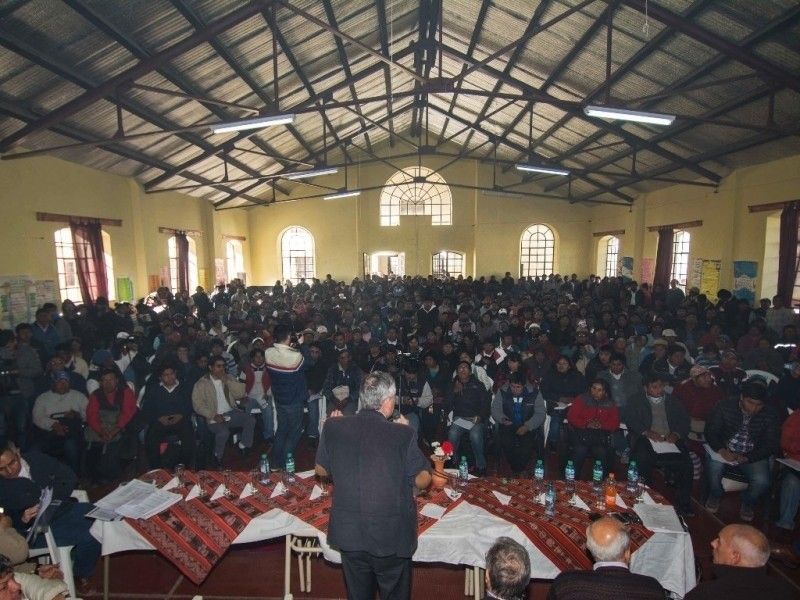 Morales escucha los planteos de cientos de productores, comuneros y comisionados de la Puna jujeña.
