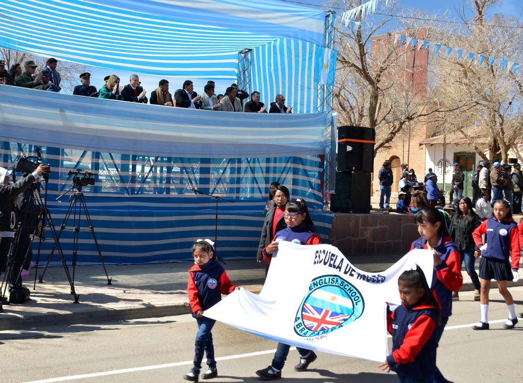 Desfile Aniversario Fundación Abra Pampa.