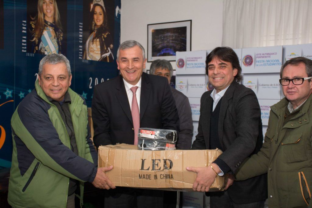 El gobernador Morales partició de la entrega de tecnología LED a escuelas de la provincia