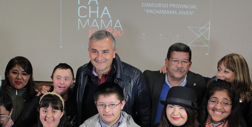 Compañía Coreográfica "Ecos de Luz" recibió una mención especial de manos del Gobernador Morales 