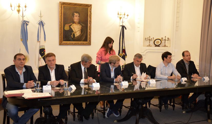 Gobernador Morales y Ministro Rogelio Frigerio encabezaron acto en Salón Blanco de Casa de Gobierno