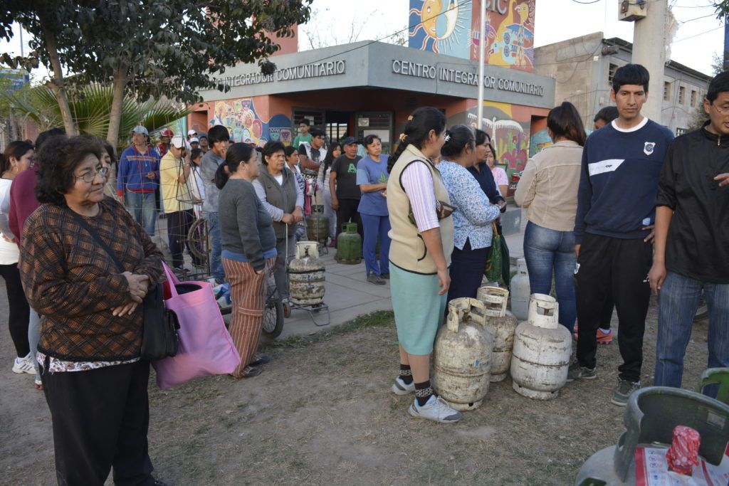 Continúa la entrega de garrafas.