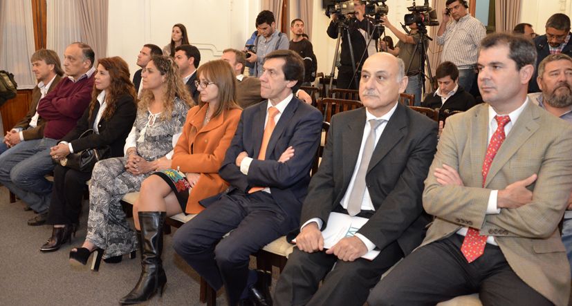 Autoridades que estuvieron presentes en el acto