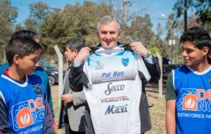 El gobernador asistío con beneficios al club deportivo Atletico Palpalá