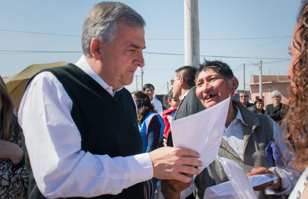 Vecinos volcaron sus inquietudes y necesidades al gobernador.