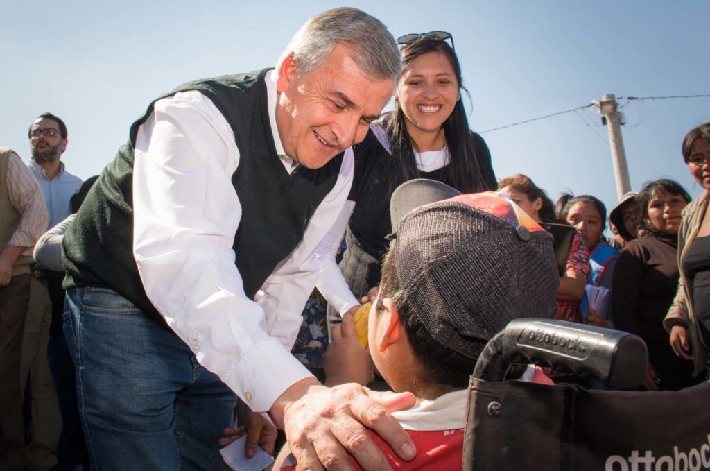 El Gobernador escucho las distintas problemáticas de los vecinos de zonas vulnerables del Barrio Alto Comedero.
