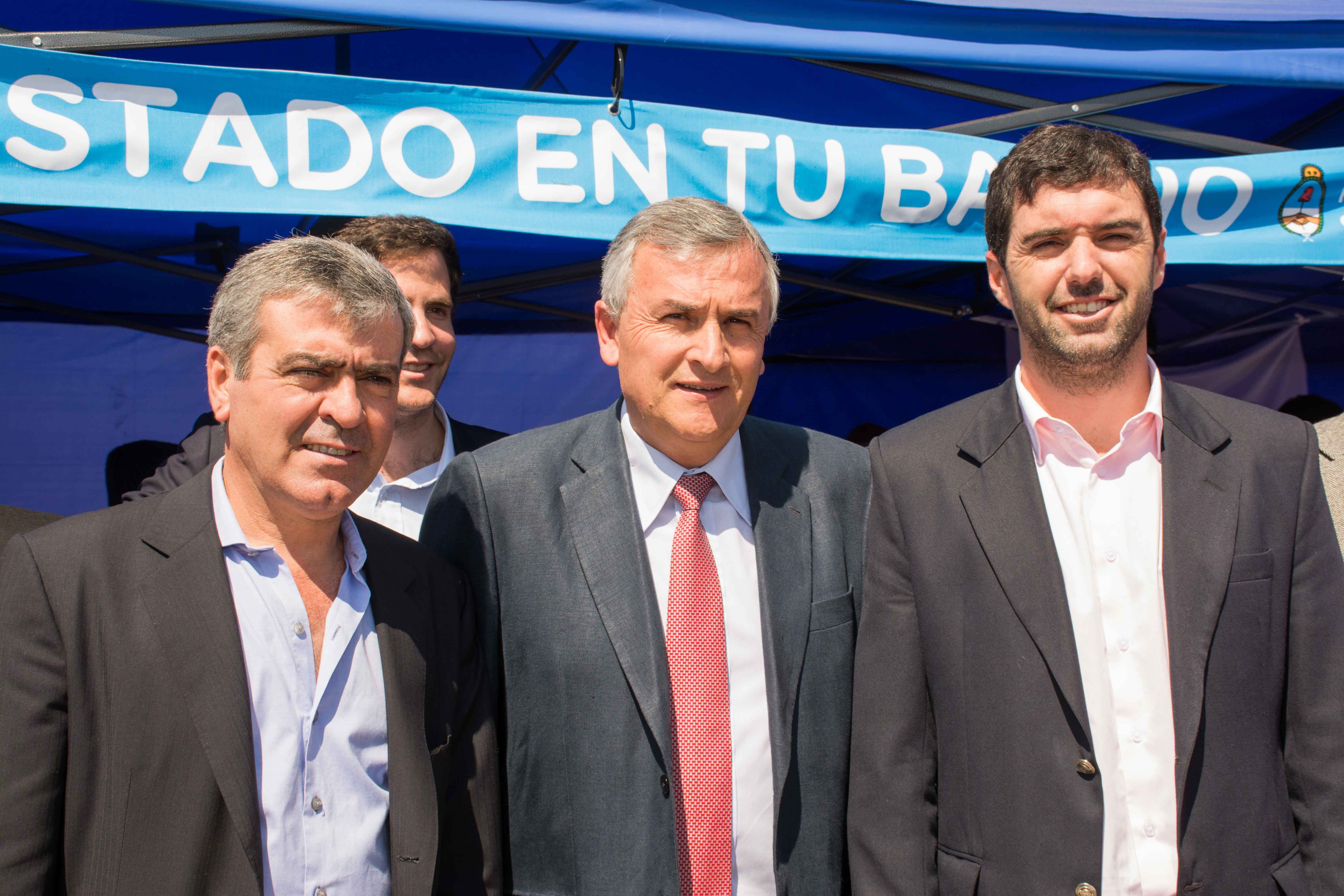 Morales junto a Emilio Basavilbaso, titular de Anses y a José Cano, referente de la Unidad Plan Belgrano. 