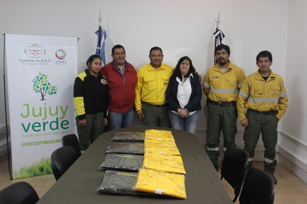 Funcionarios del Ministerio de Ambiente entregaron los elementos a los brigadistas