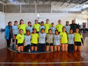 Handball masculino sub 14 el ganador fue el equipo de Colegio del Salvador y el equipo femenino de Escuela de Minas.