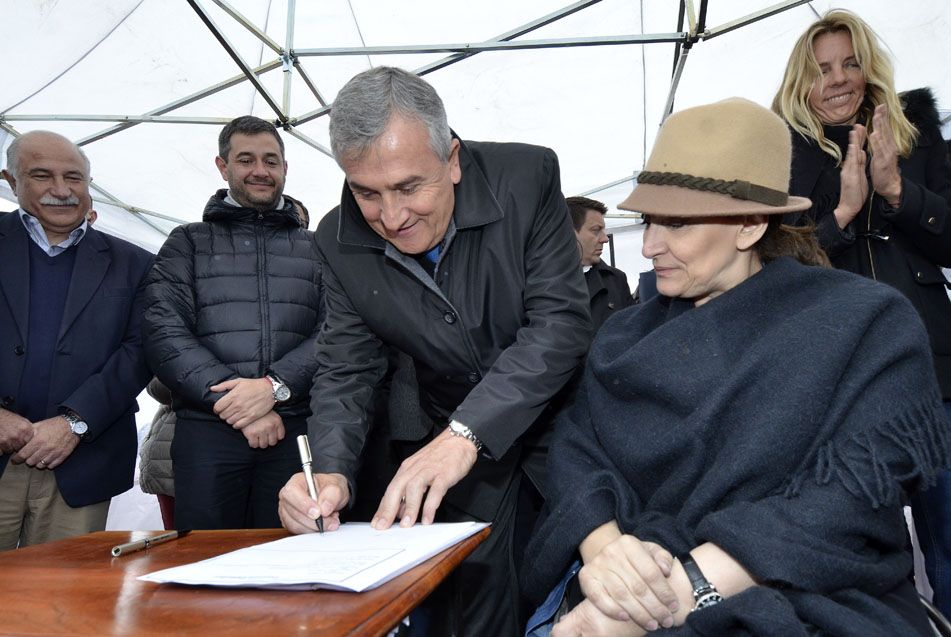 Se firmaron convenios con los municipios de San Salvador y Palpalá para la ejecución del Plan Nacional Hábitat.