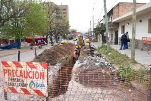 Recambio de cañería de agua en barrio chijra, sobre calle las Vicuñas.