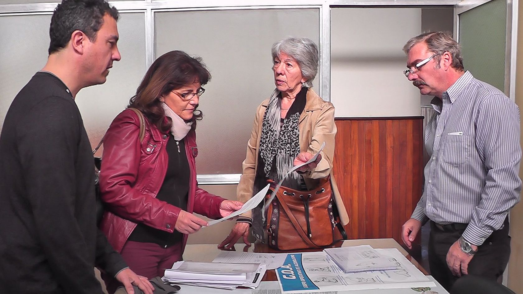 El secretario de Salud Mental, José Manzur junto a referentes del GOA organizando las jornadas de dispositivo grupal 