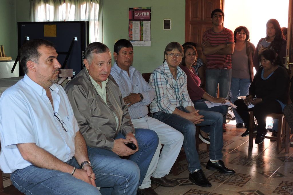 El Pte IVUJ, Mtro Gobierno, Comisionado, Vocal Social IVUJ con Vecinos de la localidad El Fuerte