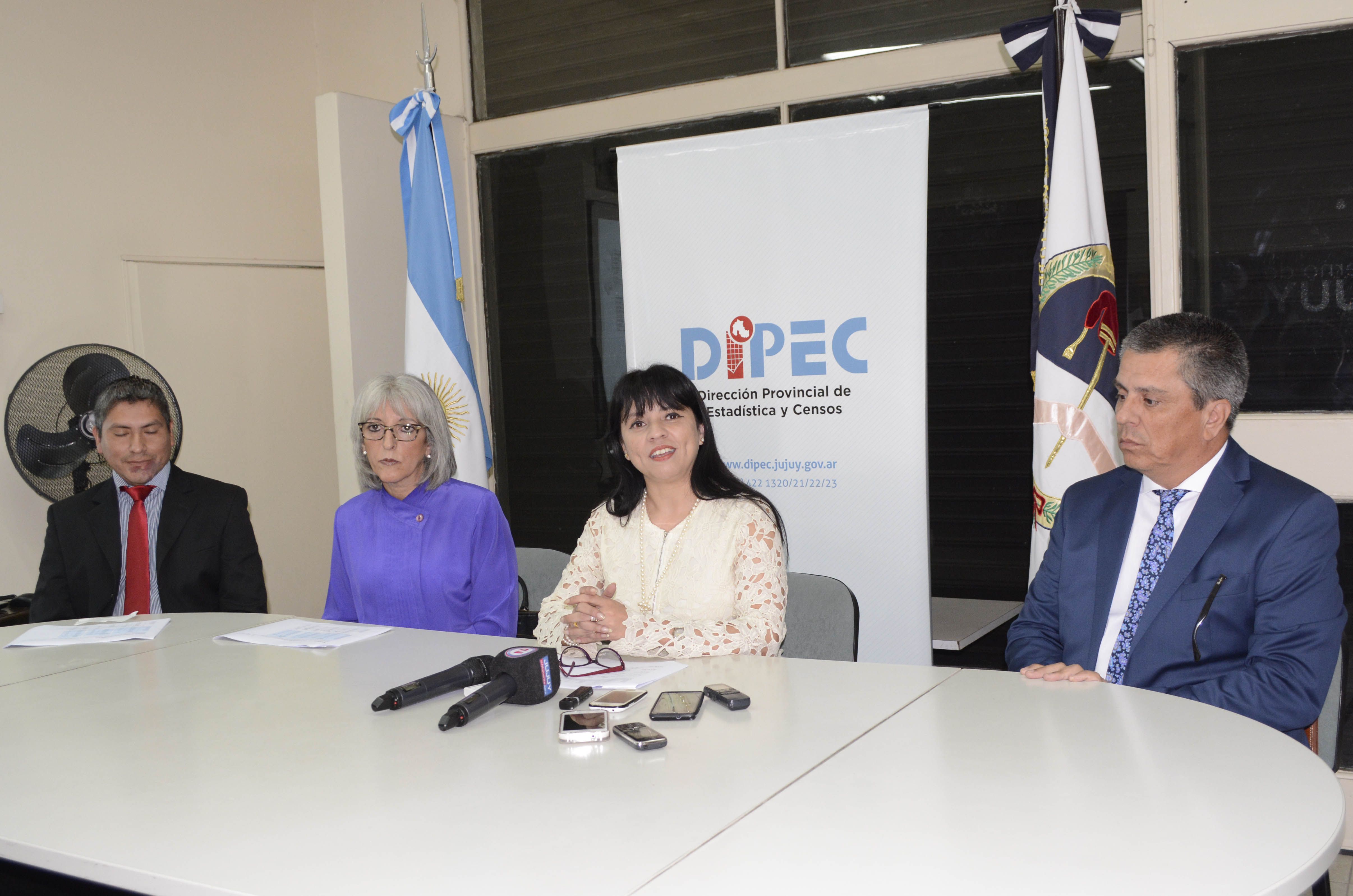 Ana Noemí Juárez Orieta de DiPEC y el Presidente de la CIJu, Guillermo Alejandro Bustamante realizan el anuncio del indice estimativo de alquileres