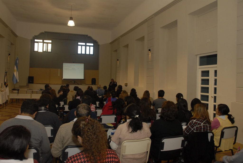 V Encuentro formativo en El Carmen sobre Historia y Ceremonial de la Bandera Nacional de la Libertad Civil.