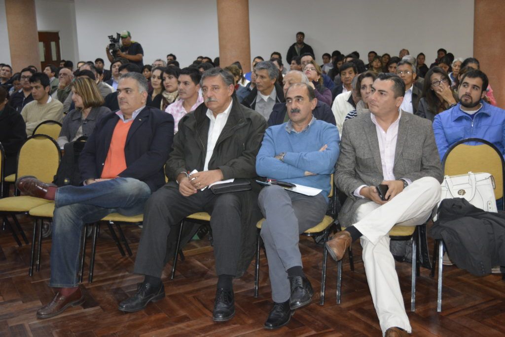 Funcionarios y referentes de instituciones, presentes en la jornada.