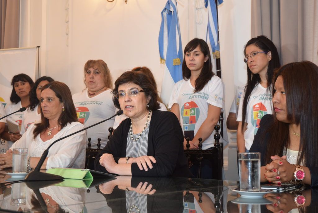 La ministra Calsina, junto a la secretaria de Planeamiento, Fernanda Montenovi, y la directora de Planificación, Vanessa Humacata.