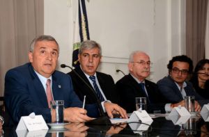 Morales junto a parte del equipo que elaboro el proyecto solar en Cauchari 