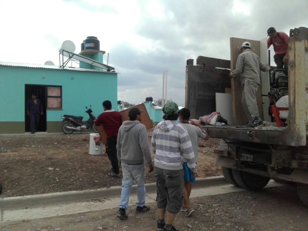 Las 39 familias recibieron una vivienda con condiciones dignas para construir sus hogares.
