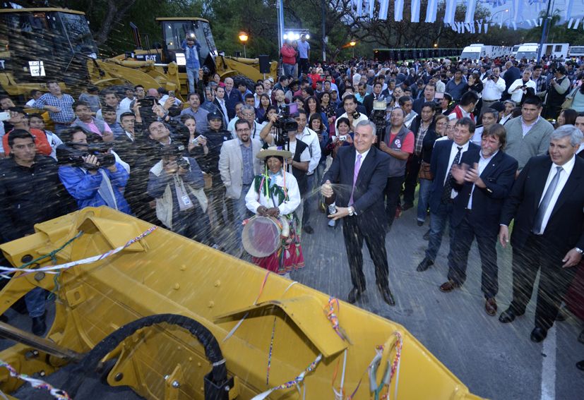 Momento de la chaya tradicional que el Gobernador Morales encabezó