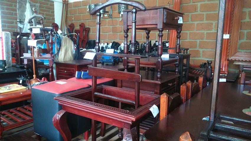 Imagen de los muebles que personas bajo el régimen de Patronato producen en los respectivos talleres