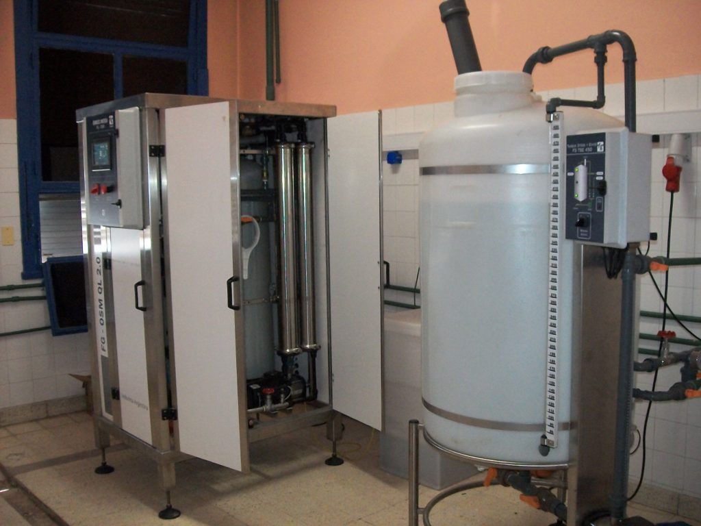 El moderno equipo permite purificar el agua (componente clave en el proceso de dialisis) cumpliendo con las normas de bioseguridad.
