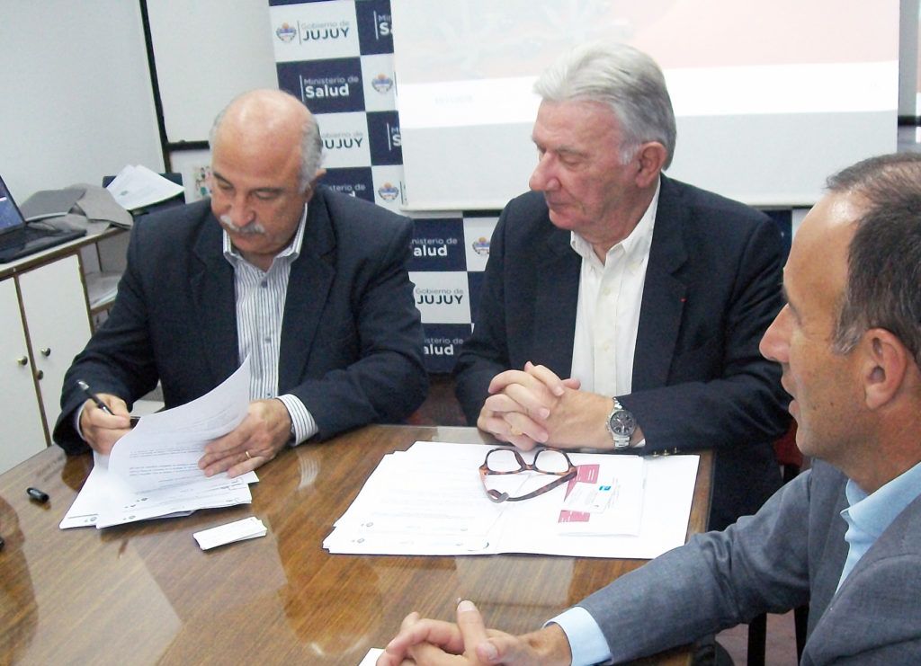 El Ministro de Salud, Mario fiad firmó el convenio junto a las autoridades presentes de La Vienne, Francia.