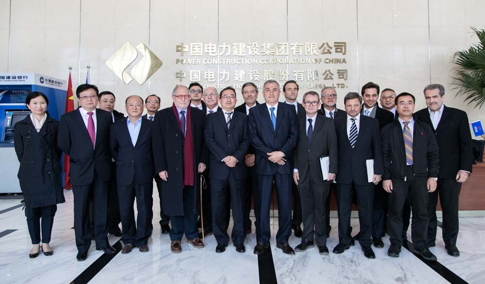 Gobernador Morales y funcionarios provinciales con autoridades de una de las empresas chinas con las que se mantuvieron reuniones