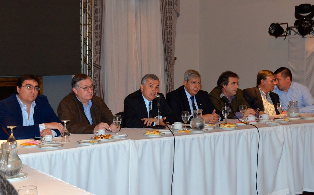 El Gobernador Gerardo Morales en reunión con Intendentes.
