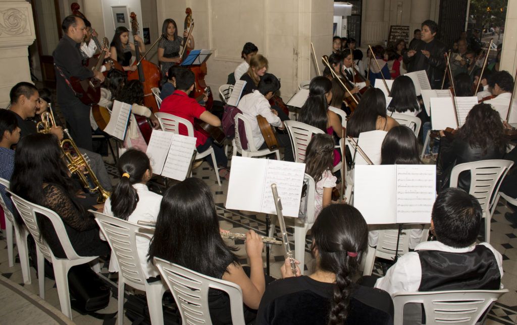 La orquesta Melodías de Fuego, acompaño durante toda la jornada