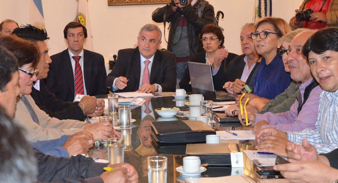 Morales recibió a la dirigencia gremial en el Salón Blanco.