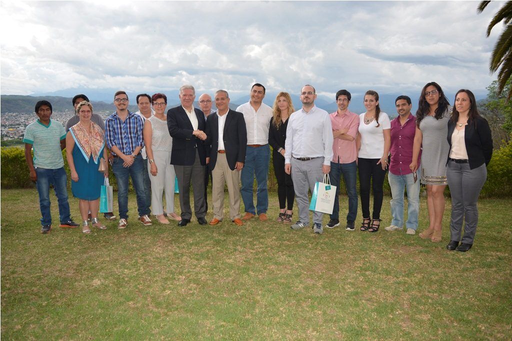 Funcionarios y productores jujeños, junto a la comitiva francesa.