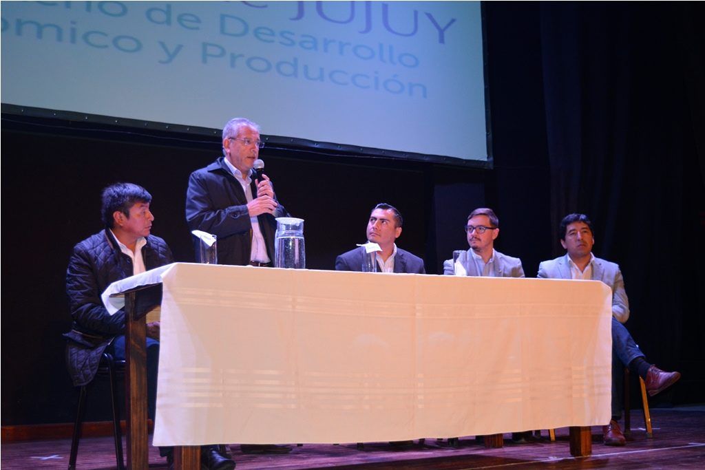 Funcionarios presentes en la entrega de certificados de la EDEP.