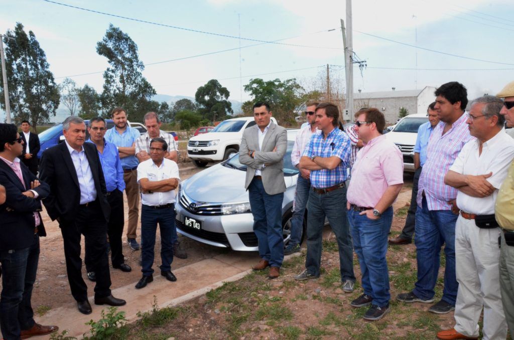 El gobernador Morales junto a empresarios en el Parque Industrial de Palpalá 