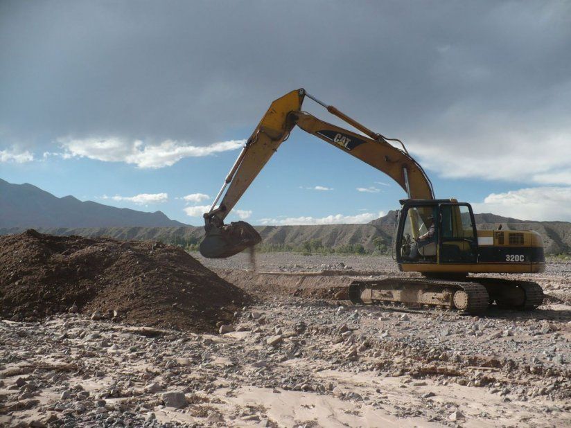 Maquinado y encause del río Grande Quebrada de Humahuaca.