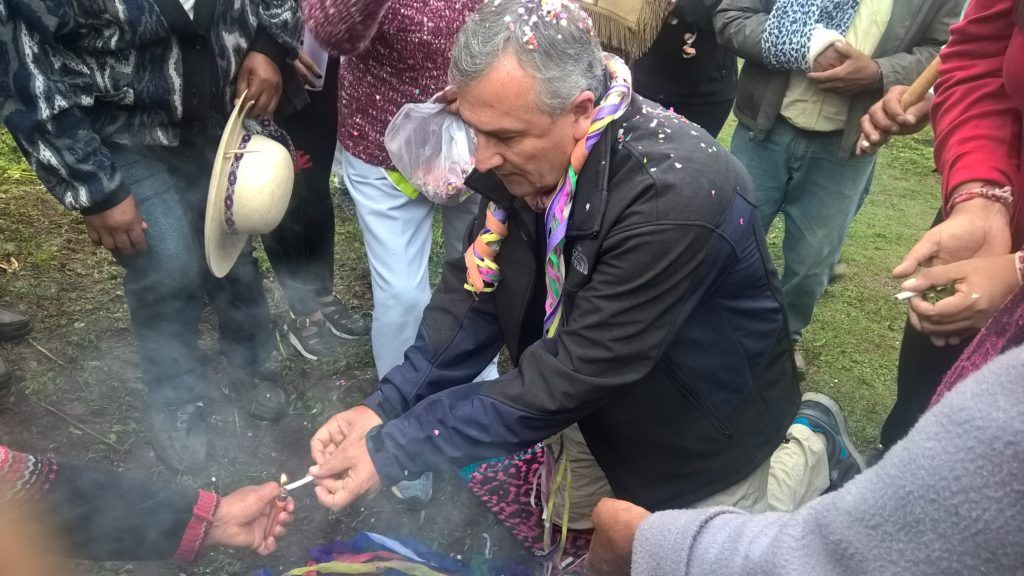 Morales hizo la tradicional ofrenda a la Madre Tierra en el predio de la Comunidad Aborígen de San Francisco