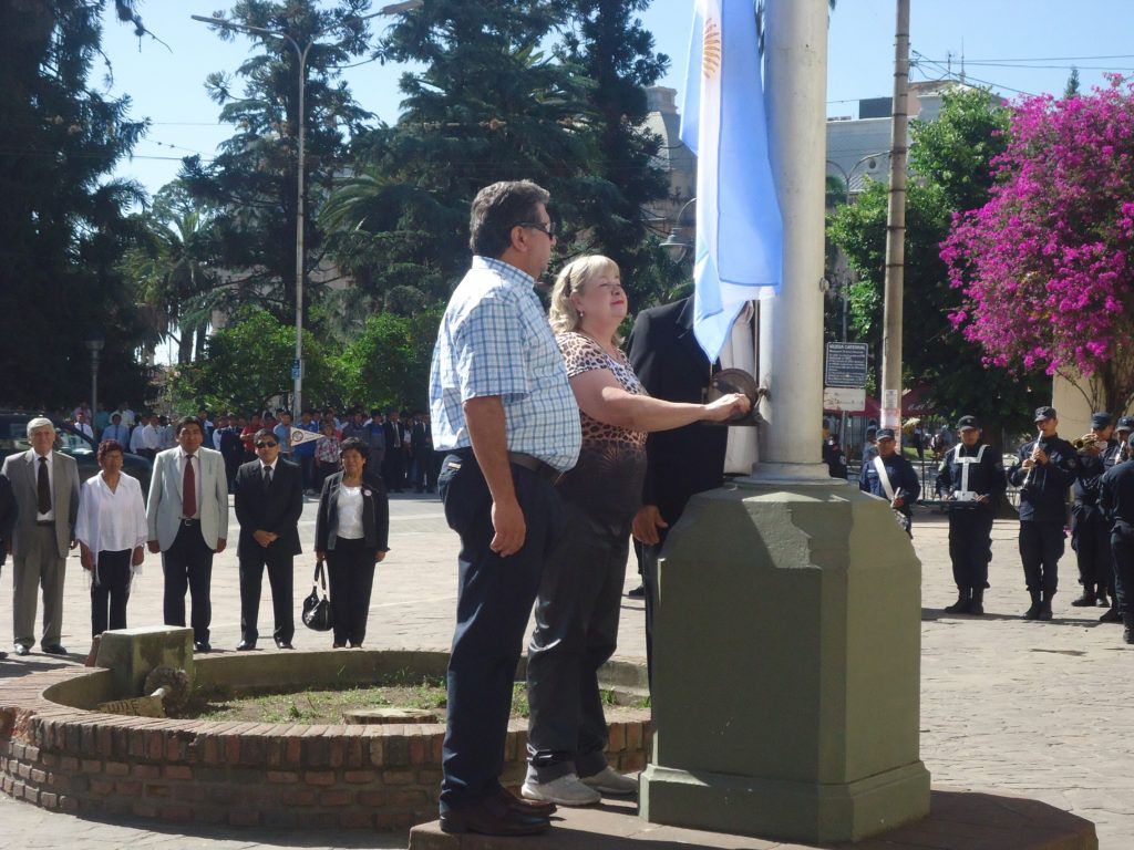 La secretaria de Gestión Educativa, Aurora Brajcich, destacó el compromiso del Gobierno provincial con el mejoramiento de la educación técnica, en el acto realizado en el atrio de la Iglesia Catedral.