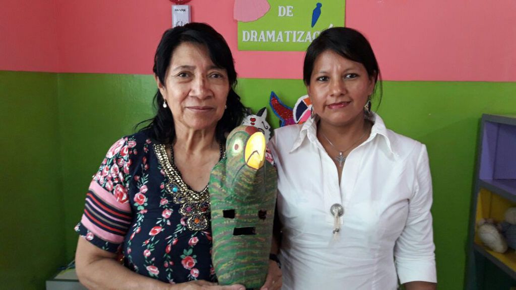 La idónea ⁠⁠⁠Norberta Montes expuso diseños de máscaras de la cultura guaraní.