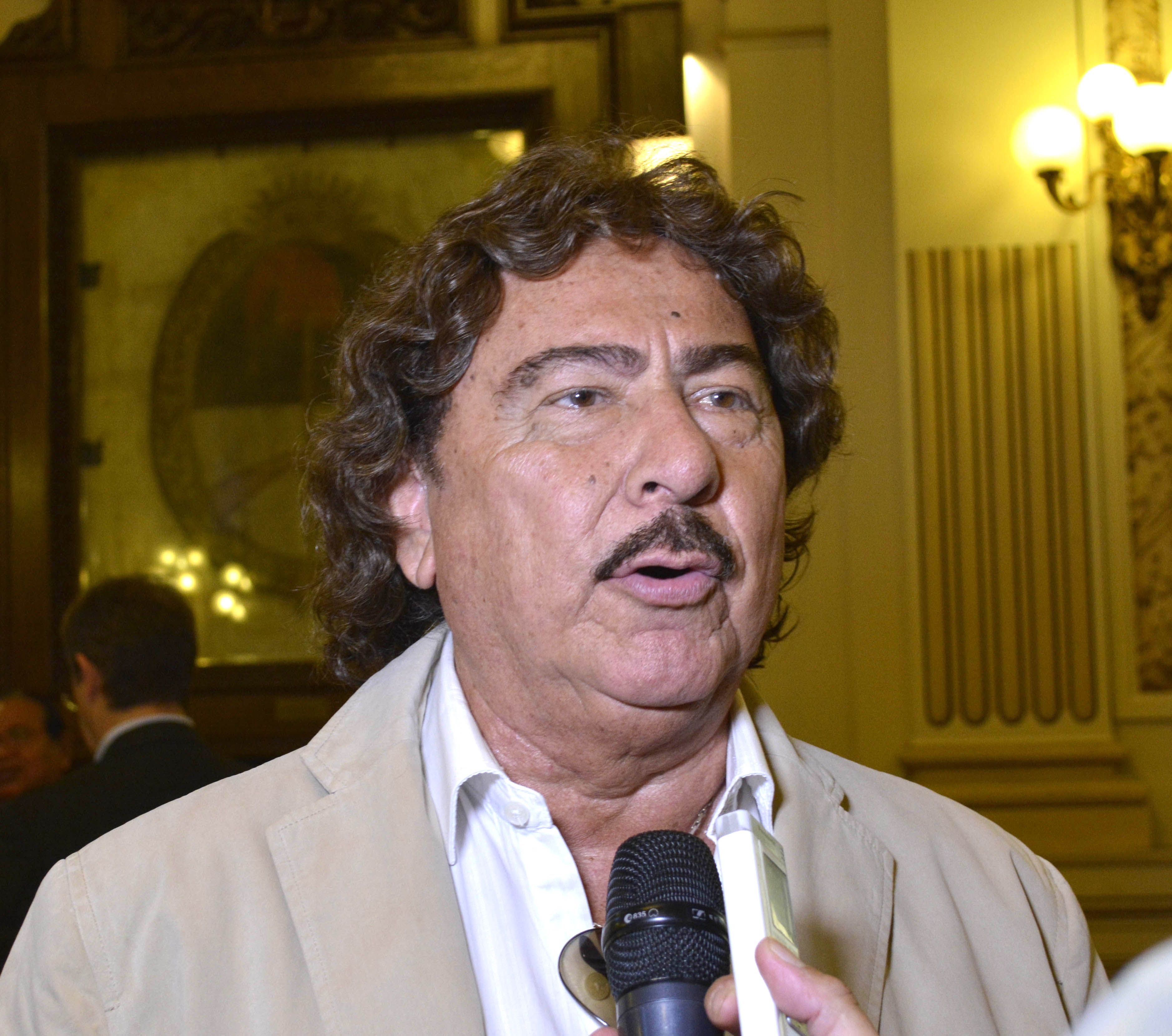 Miguél Ángel Robles: en defensa de autores y compositores
