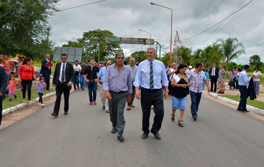 El Gobernador Gerardo Morales inaugura obra de pavimentación en la localidad de Yuto.