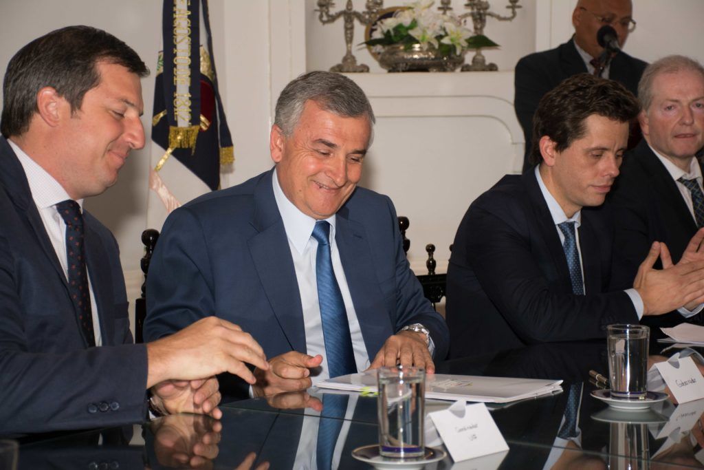 Morales firmo convenio de cooperación con la UIF