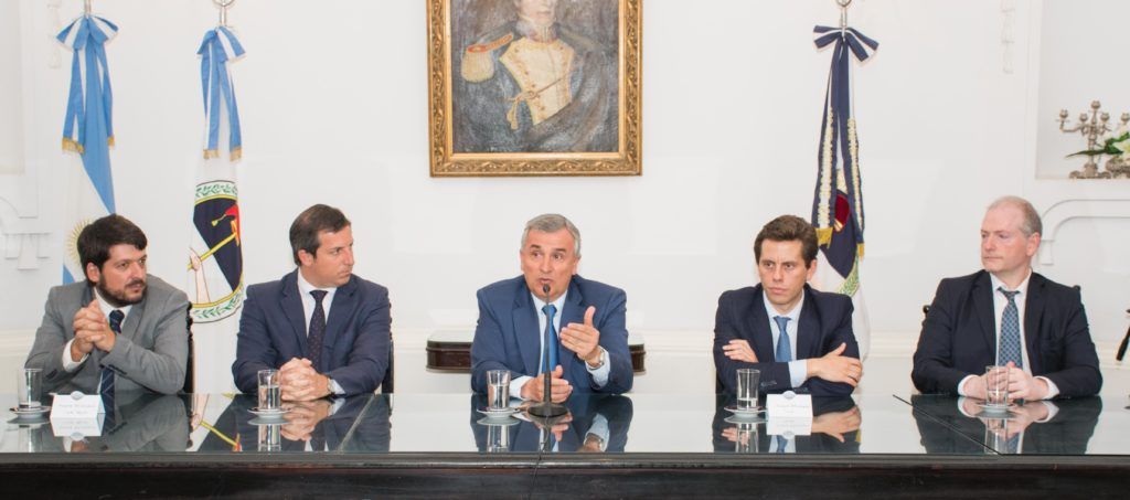 Morales firmo convenio de cooperación con la UIF