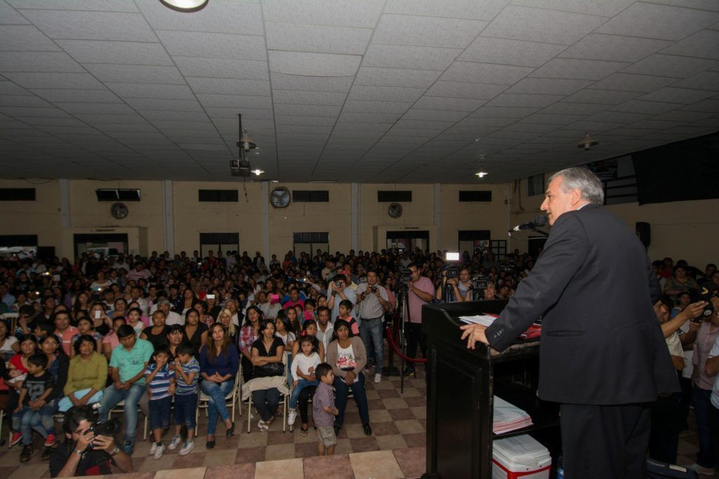 Morales entregó resoluciones de propiedad a familias que ocupan viviendas de la ODIJ.