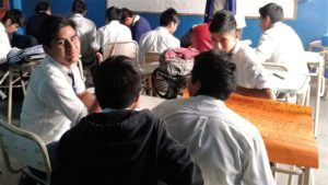 Estudiantes de la EET 2 en el taller de nuevas masculinidades.