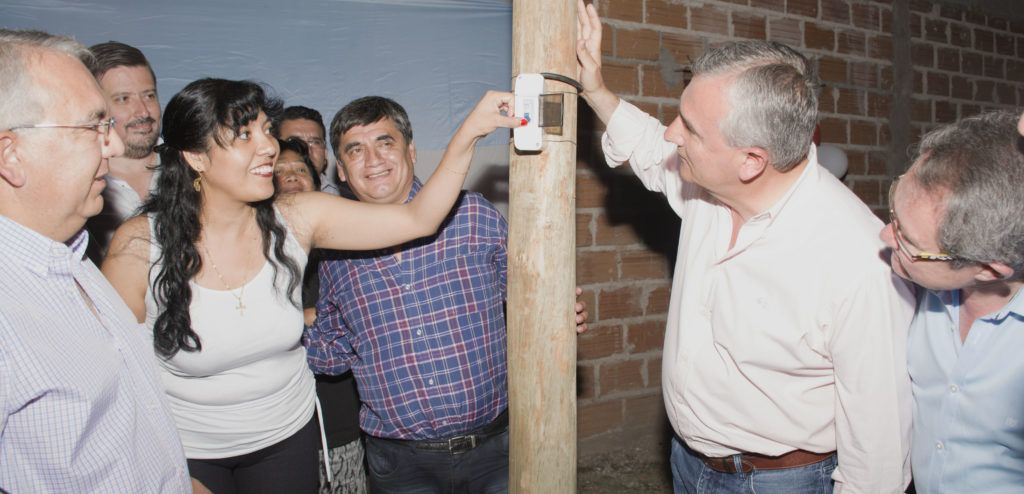 El sistema inaugurado cuenta con red de media y baja tensión, como así también dos transformadores de 160 Kv.