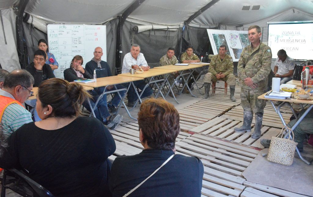 Reunión del COE en Volcán.