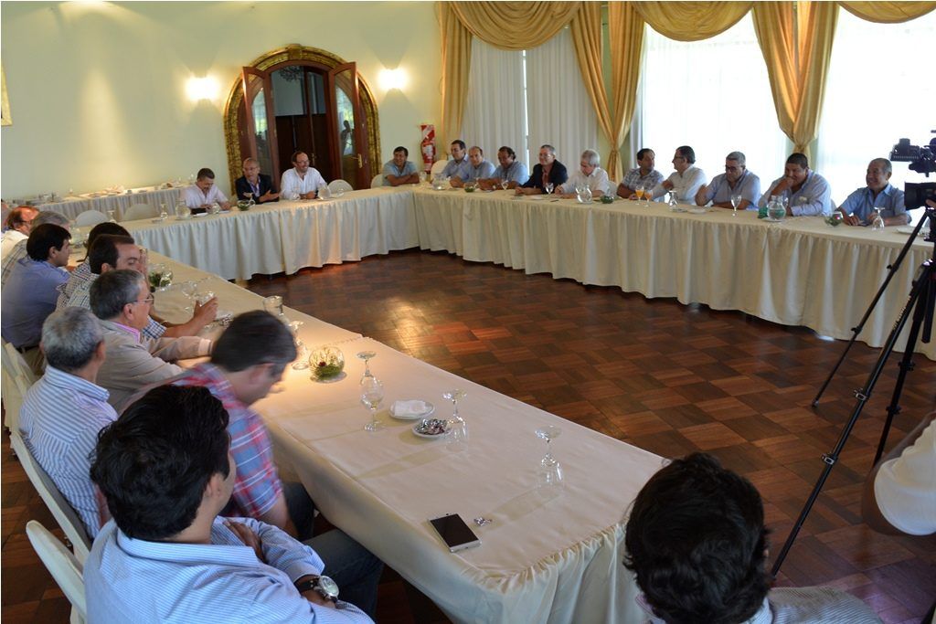 Gobiernos de Jujuy y Salta junto a cámaras y cooperativas tabacaleras, entidades productivas, industrias y dealers, debaten sobre el precio del tabaco. 