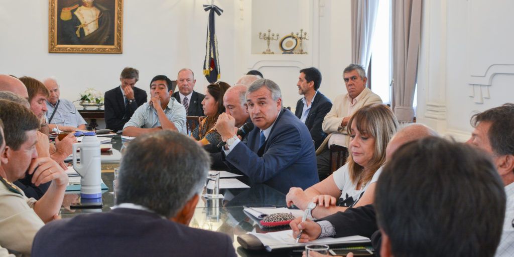 Morales encabezó en el Salón Blanco el encuentro para evaluar los proyectos de reconstrucción.